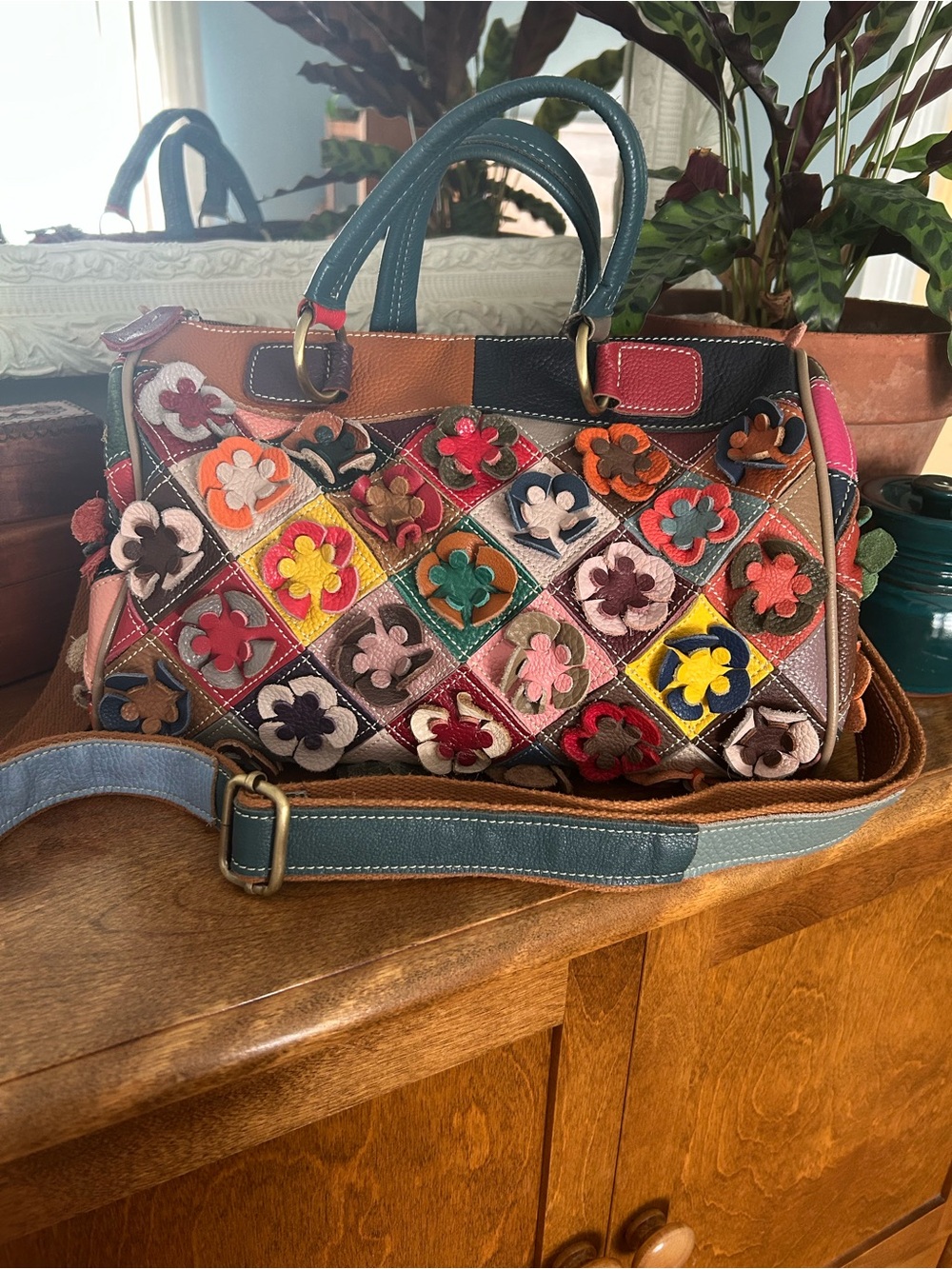 L'Artiste Style: HB-Safarique Genuine Leather Crossbody/ Shoulder Bag